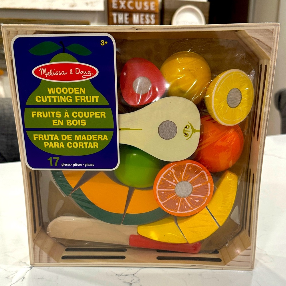 NWT Melissa & Doug Wooden Cutting Fruit Set